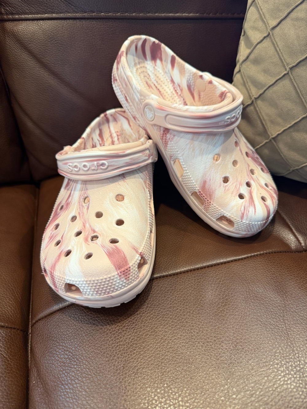 CROCS Marble Swirl Clogs in Pink and White